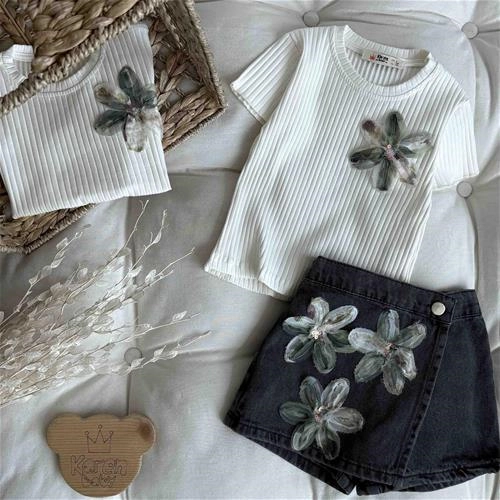 دوتیکه تیشرت و شلوارک دامنی طرح گل 3 سال تا 10 سال کد 9558 (221181)