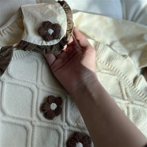 سه تیکه جلیقه بافت شومیز شلوار اسلش گلدار 2 سال تا 7 سال کد 212197