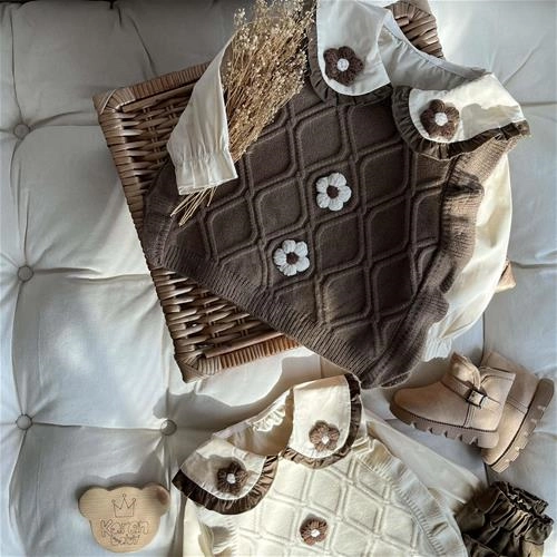 سه تیکه جلیقه بافت شومیز شلوار اسلش گلدار 2 سال تا 7 سال کد 212197