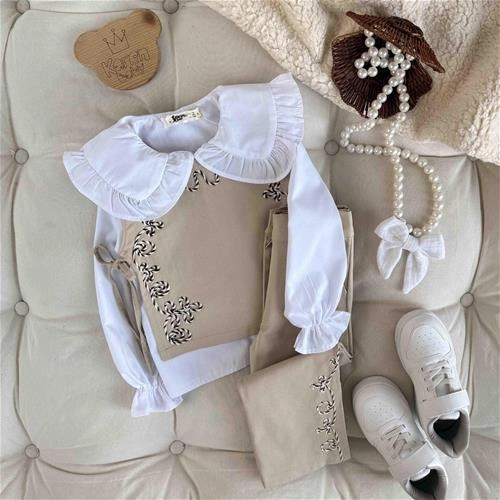 سه تیکه کتان وست گلدوزی کرم 3 سال تا 10 سال کد 211607