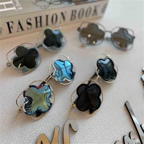 عینک دودی طرح مثبت کد 1706